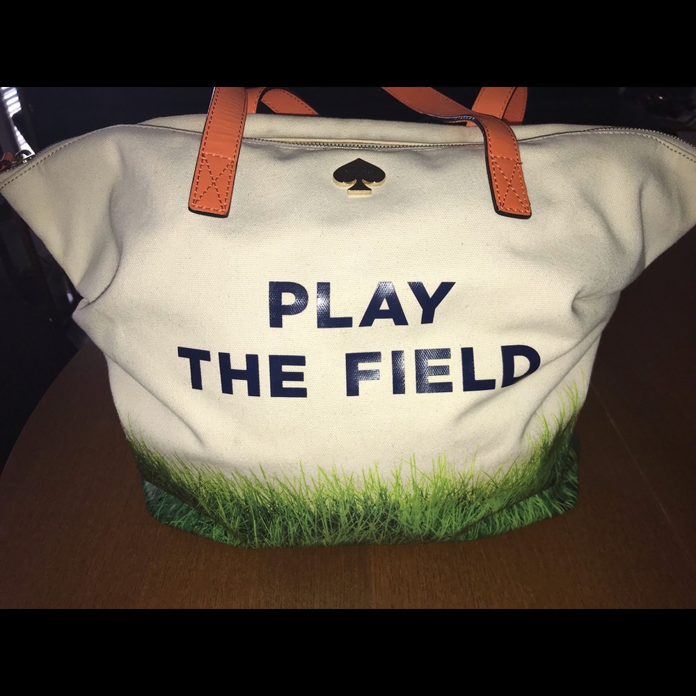 Adorable Kate Spade Tote- Ready for the season!